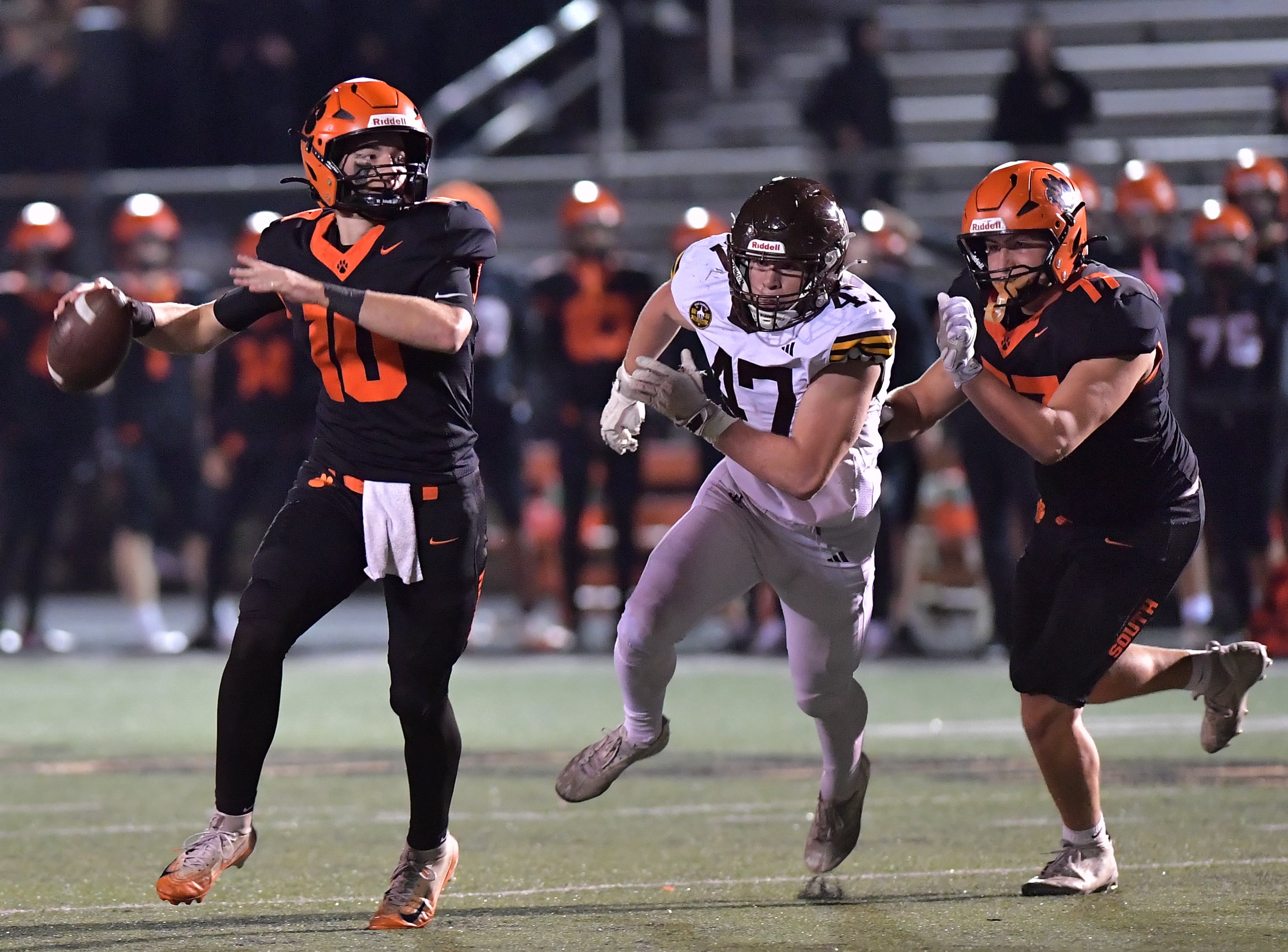 Wheaton Warrenville South, with AJ Rogers tossing 4 TDs, routs Joliet Catholic: ‘We’re a team to be scared of’ — La Grange Schools news