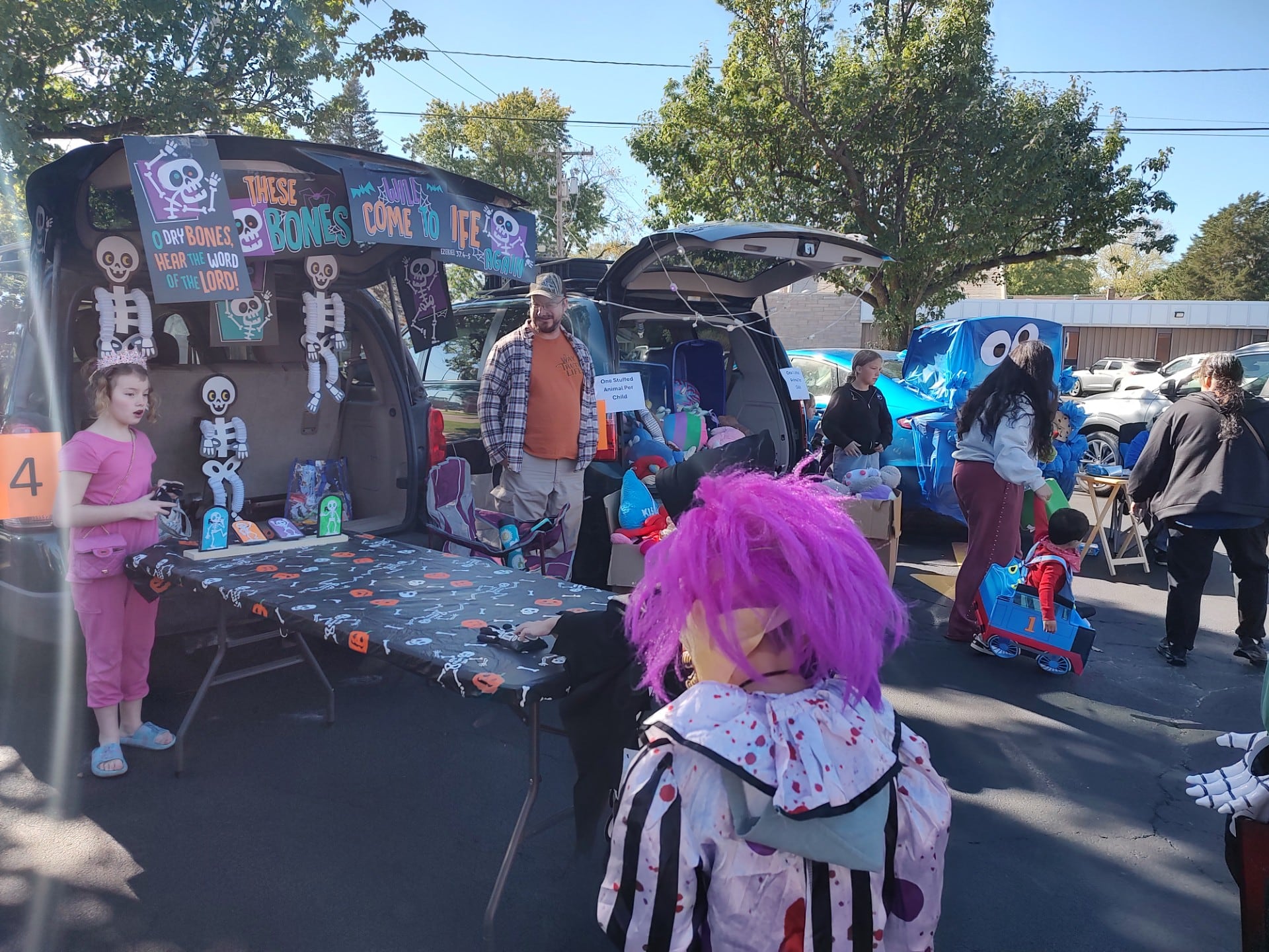 Plano Methodist Church draws more than 200 to trunk-or-treat event — La Grange Sports news